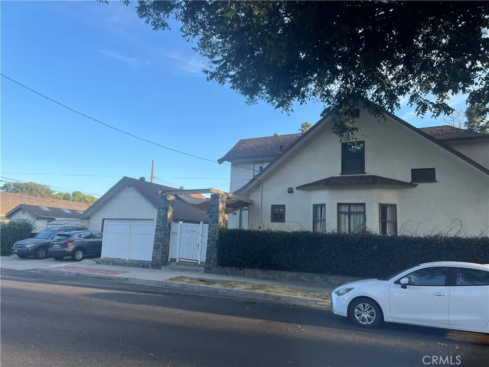 807 Gibbs Pomona, CA 91767