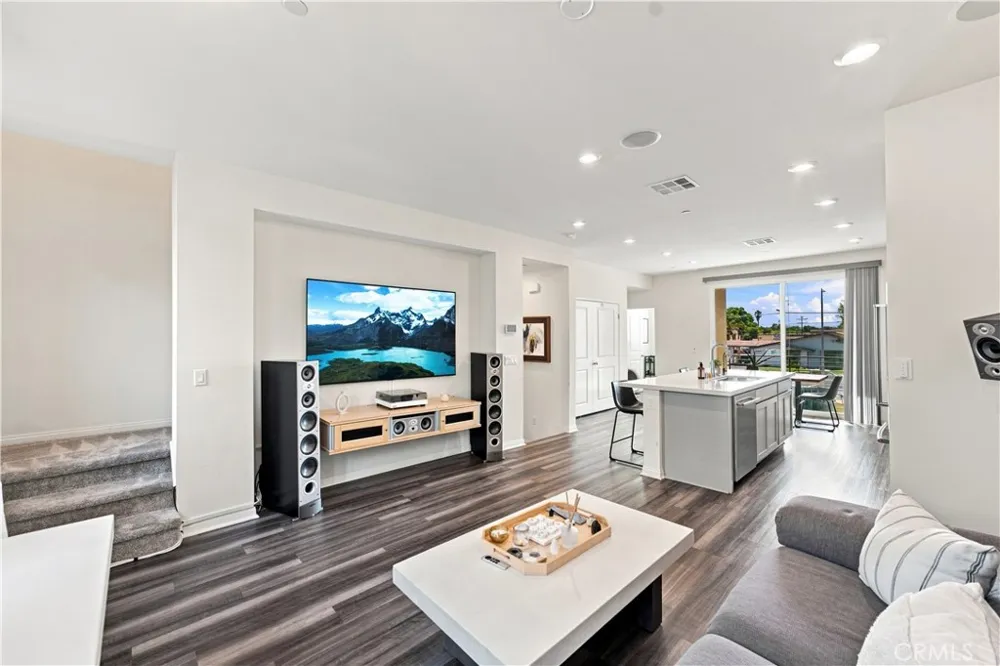 8408 Fresco Way Northridge, CA 91325