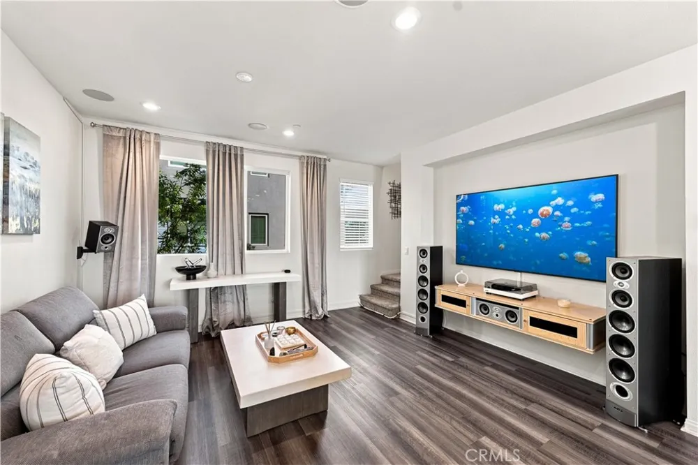 8408 Fresco Way Northridge, CA 91325