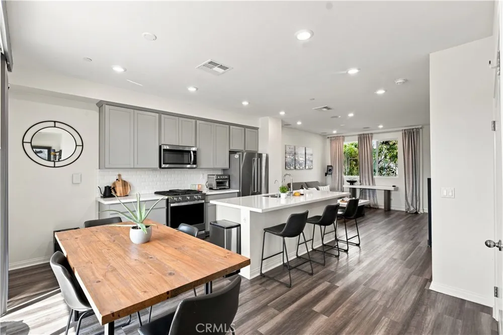 8408 Fresco Way Northridge, CA 91325