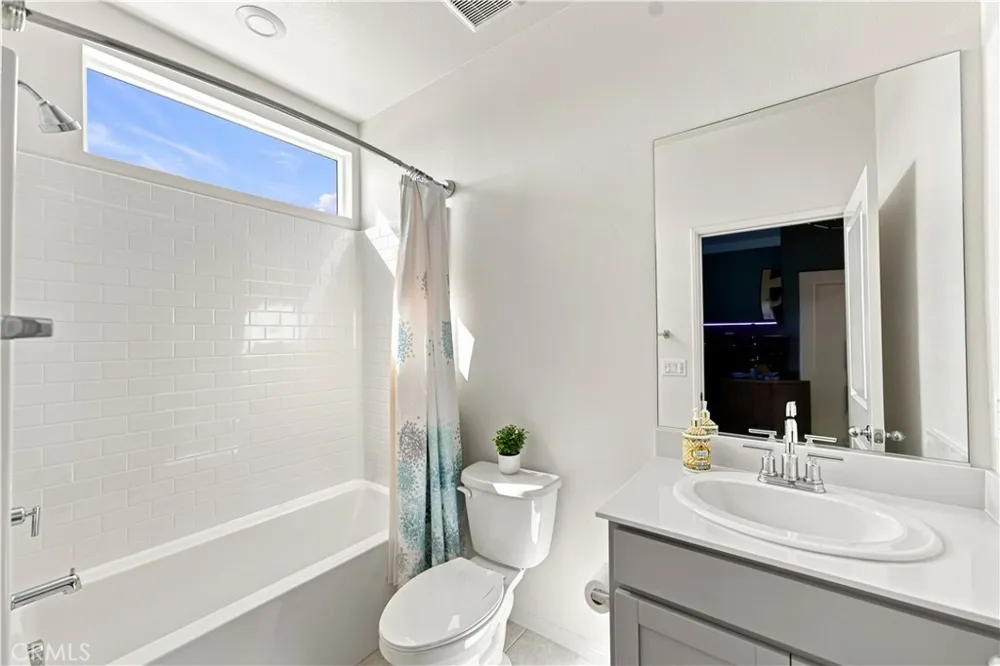 8408 Fresco Way Northridge, CA 91325