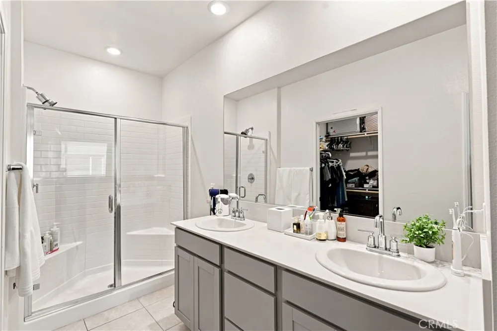 8408 Fresco Way Northridge, CA 91325