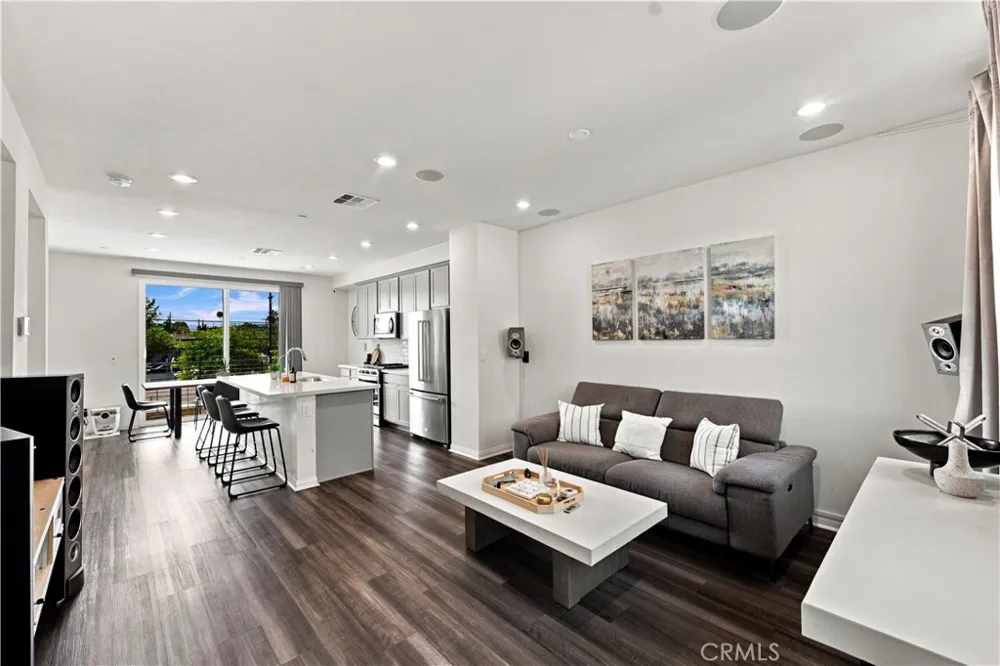 8408 Fresco Way Northridge, CA 91325