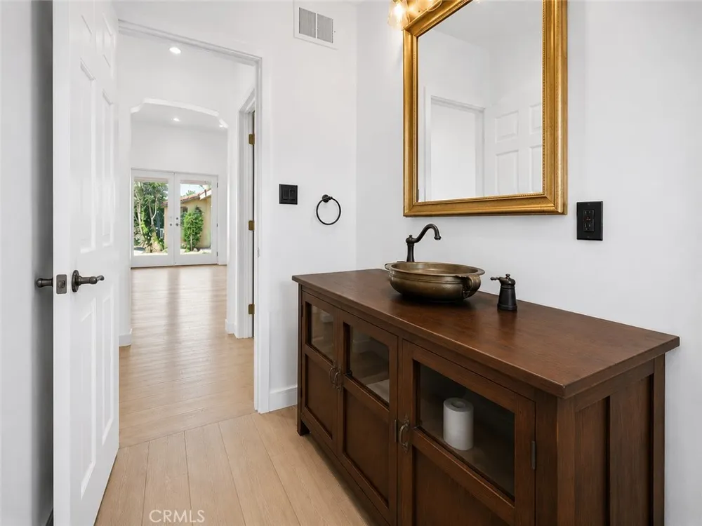 14720 Valerio Van Nuys, CA 91405