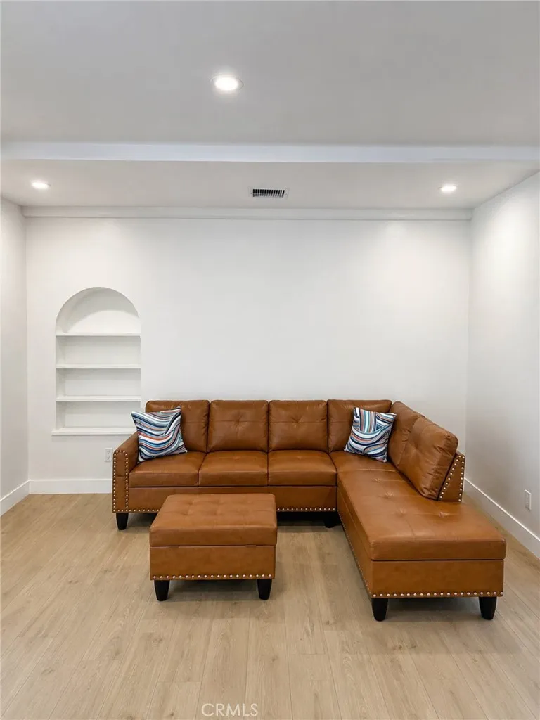 14720 Valerio Van Nuys, CA 91405