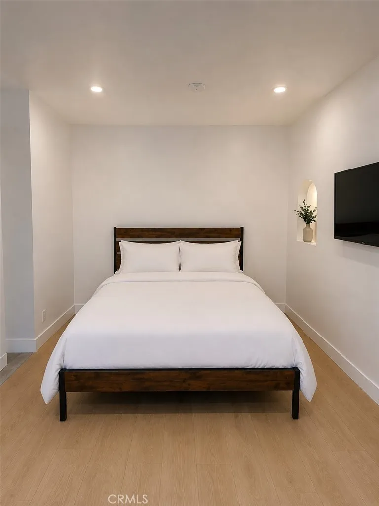14720 Valerio Van Nuys, CA 91405