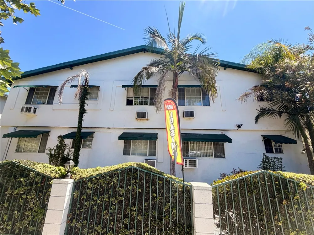 4824 Hazeltine Ave Sherman Oaks, CA 91423