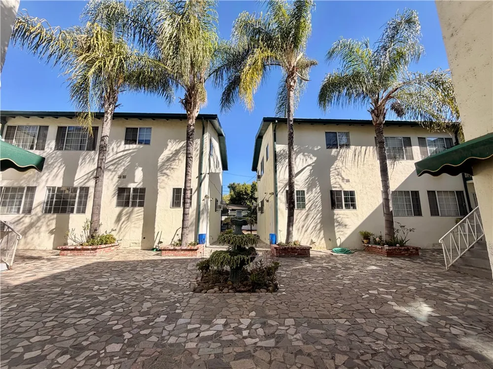 4824 Hazeltine Ave Sherman Oaks, CA 91423