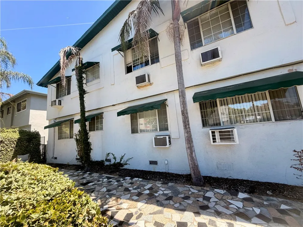 4824 Hazeltine Ave Sherman Oaks, CA 91423