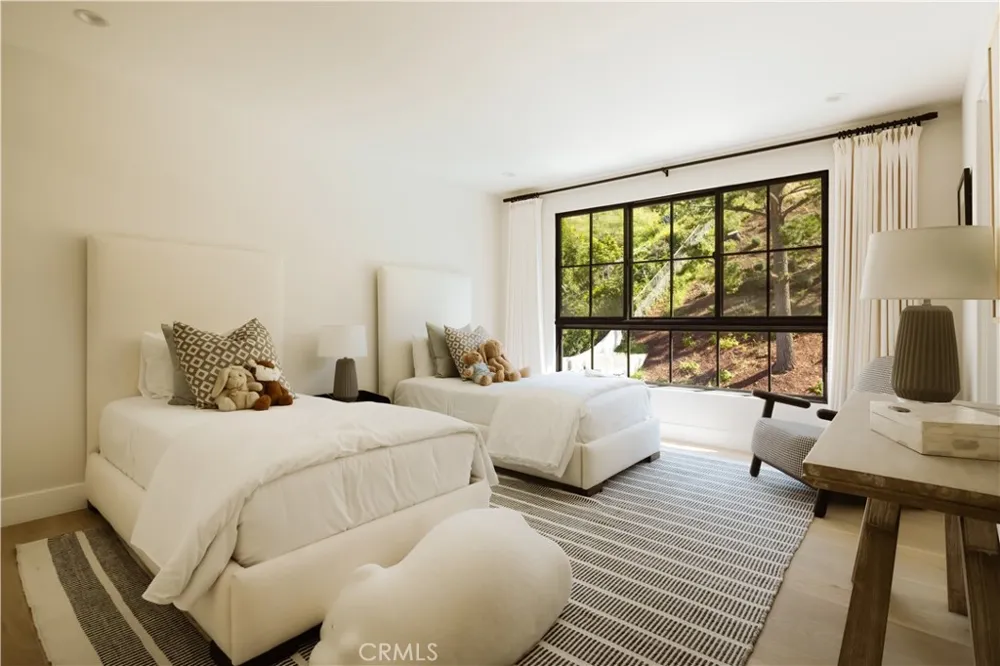 4072 Alonzo Avenue Encino, CA 91316