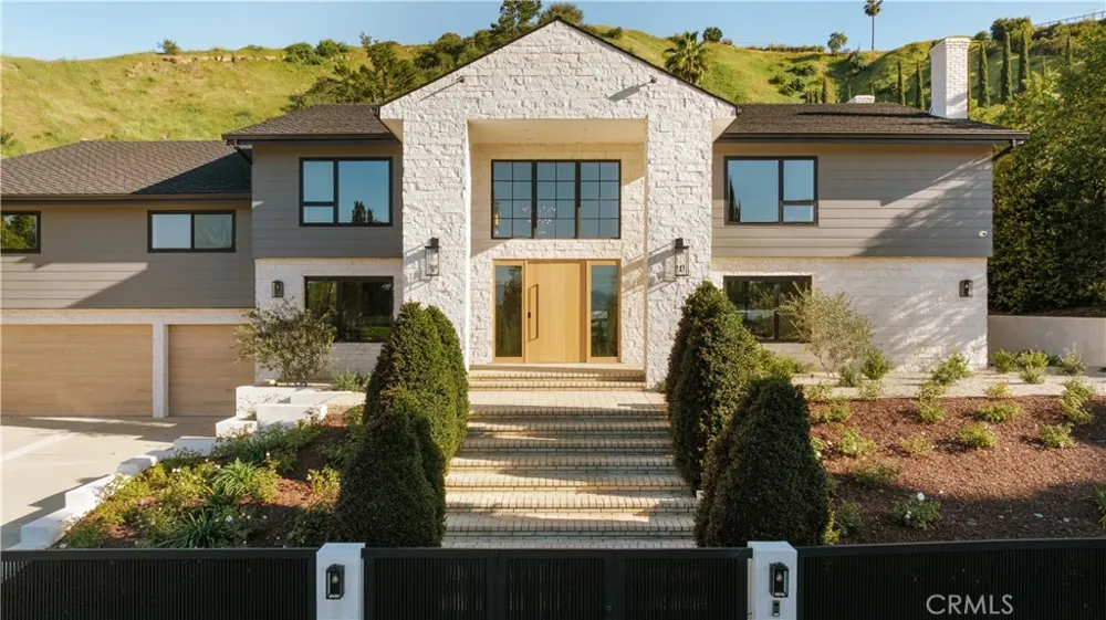 4072 Alonzo Avenue Encino, CA 91316