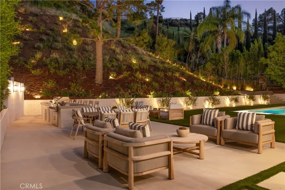 4072 Alonzo Avenue Encino, CA 91316
