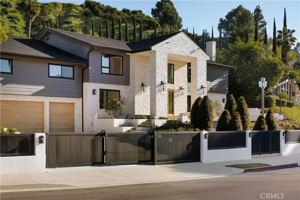 4072 Alonzo Avenue Encino, CA 91316