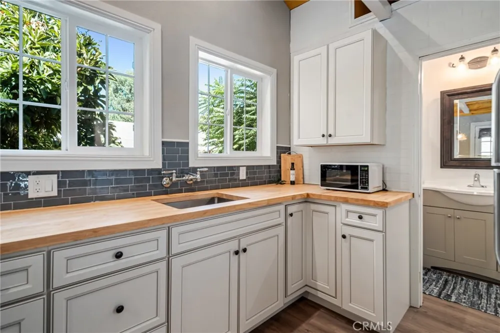 43695 Trail G Lake Hughes, CA 93532