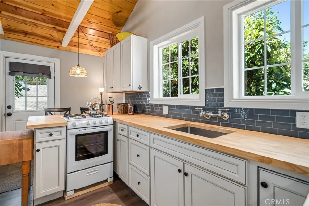 43695 Trail G Lake Hughes, CA 93532
