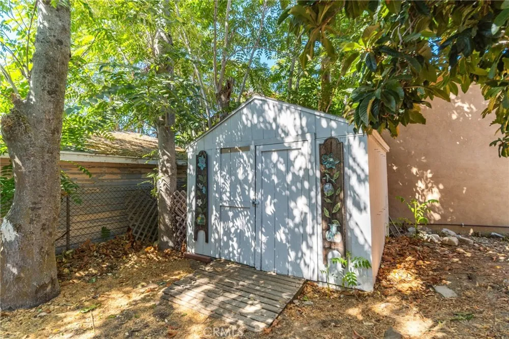 43695 Trail G Lake Hughes, CA 93532