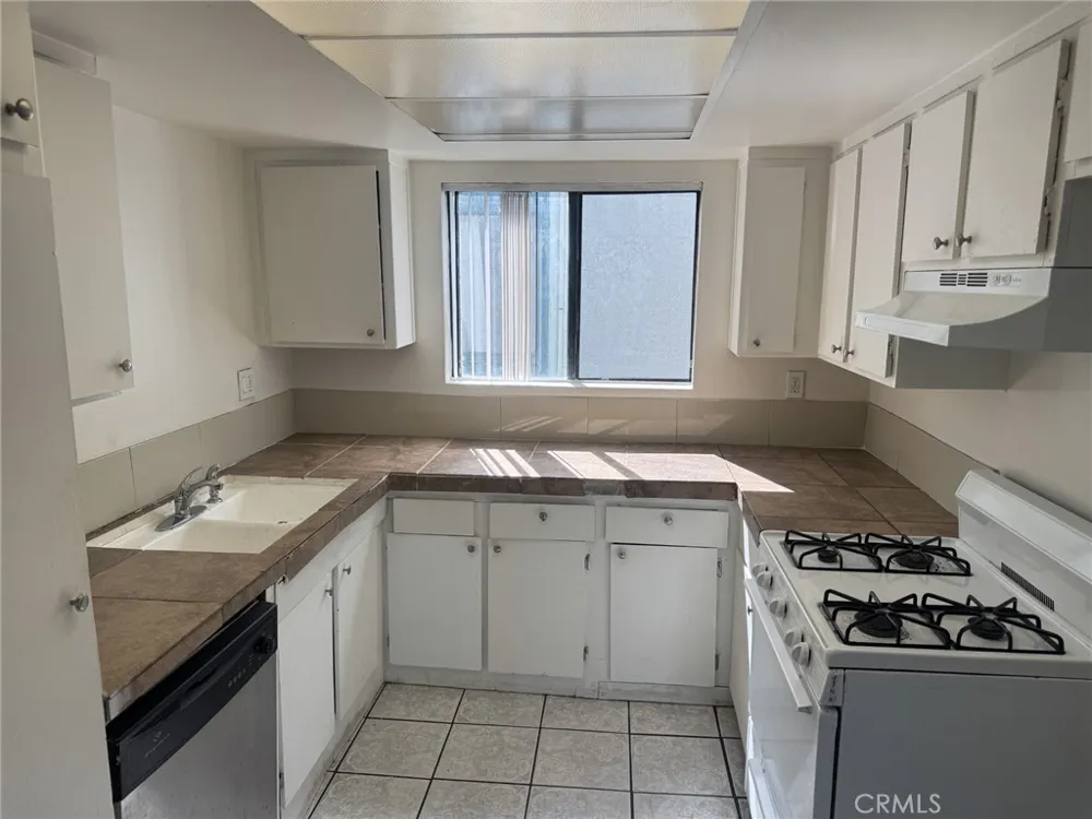 8801 Willis #B6 Panorama City, CA 91402