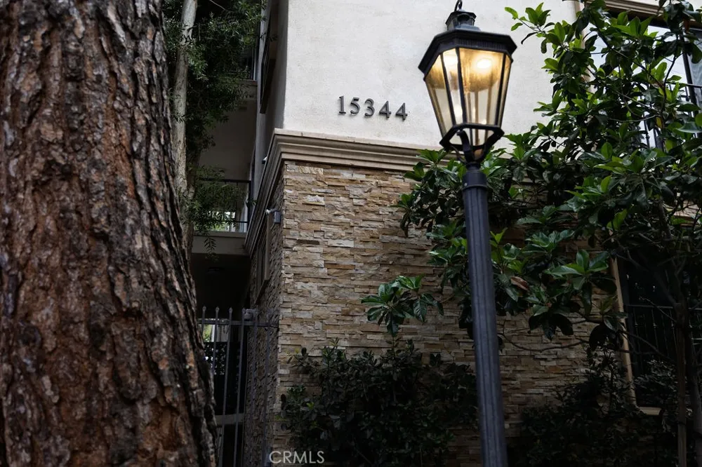 15344 Weddington Street #104 Sherman Oaks, CA 91411