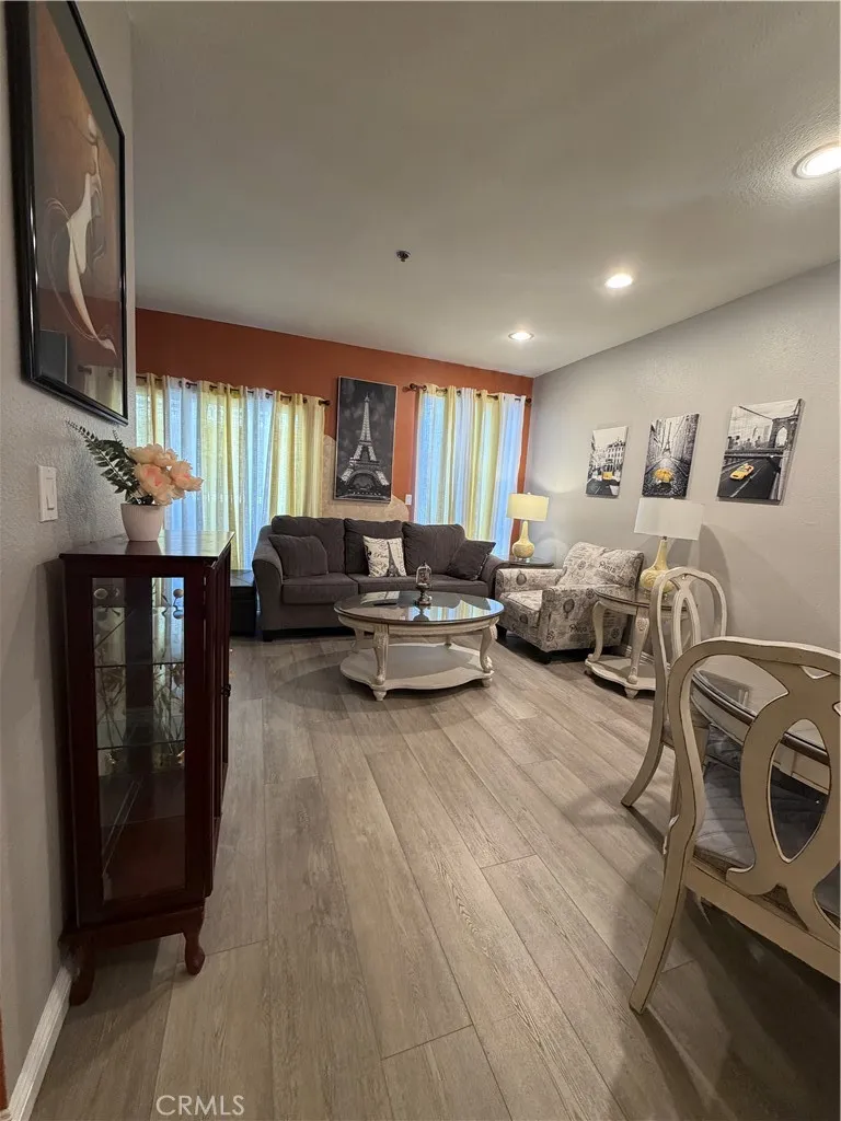19350 Sherman way #138 Reseda, CA 91335