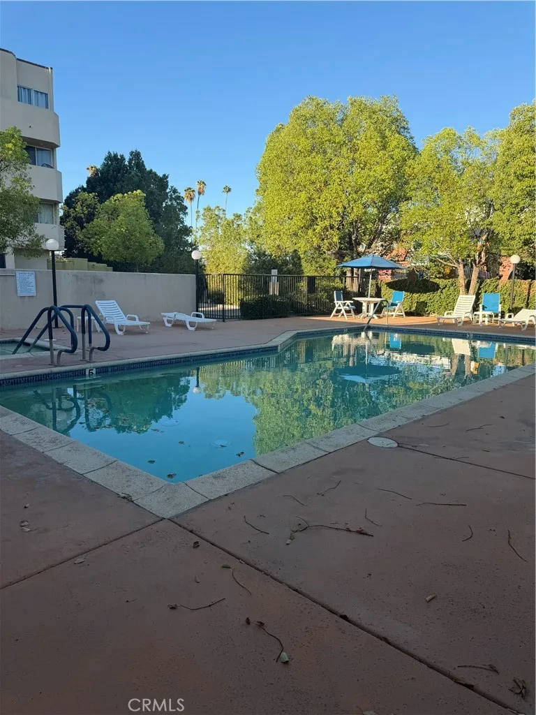 19350 Sherman way #138 Reseda, CA 91335