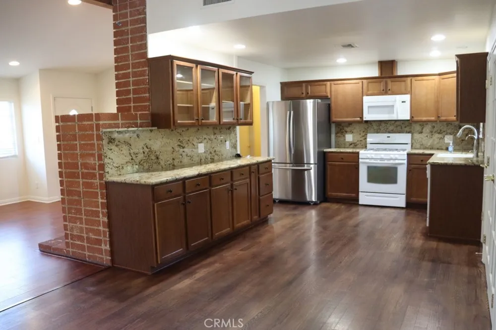 22942 Leadwell West Hills, CA 91307
