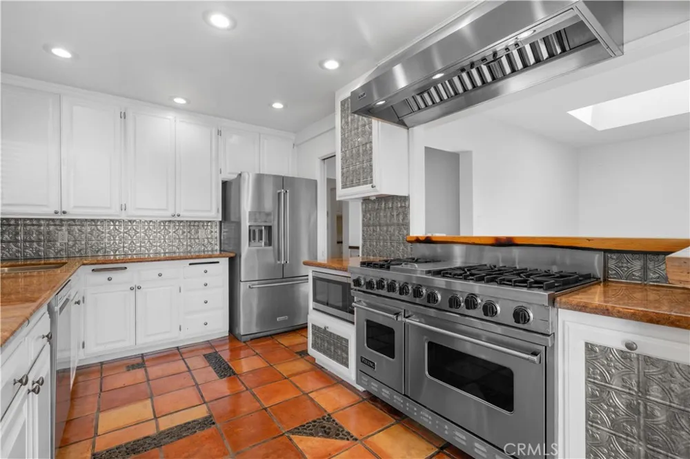 11064 Mcbroom Shadow Hills, CA 91040