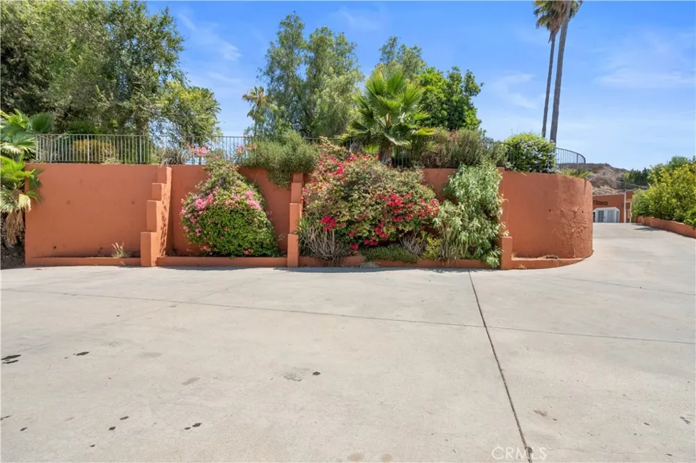 11064 Mcbroom Shadow Hills, CA 91040
