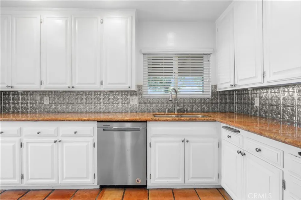 11064 Mcbroom Shadow Hills, CA 91040