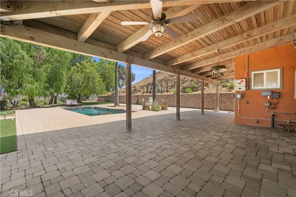 11064 Mcbroom Shadow Hills, CA 91040