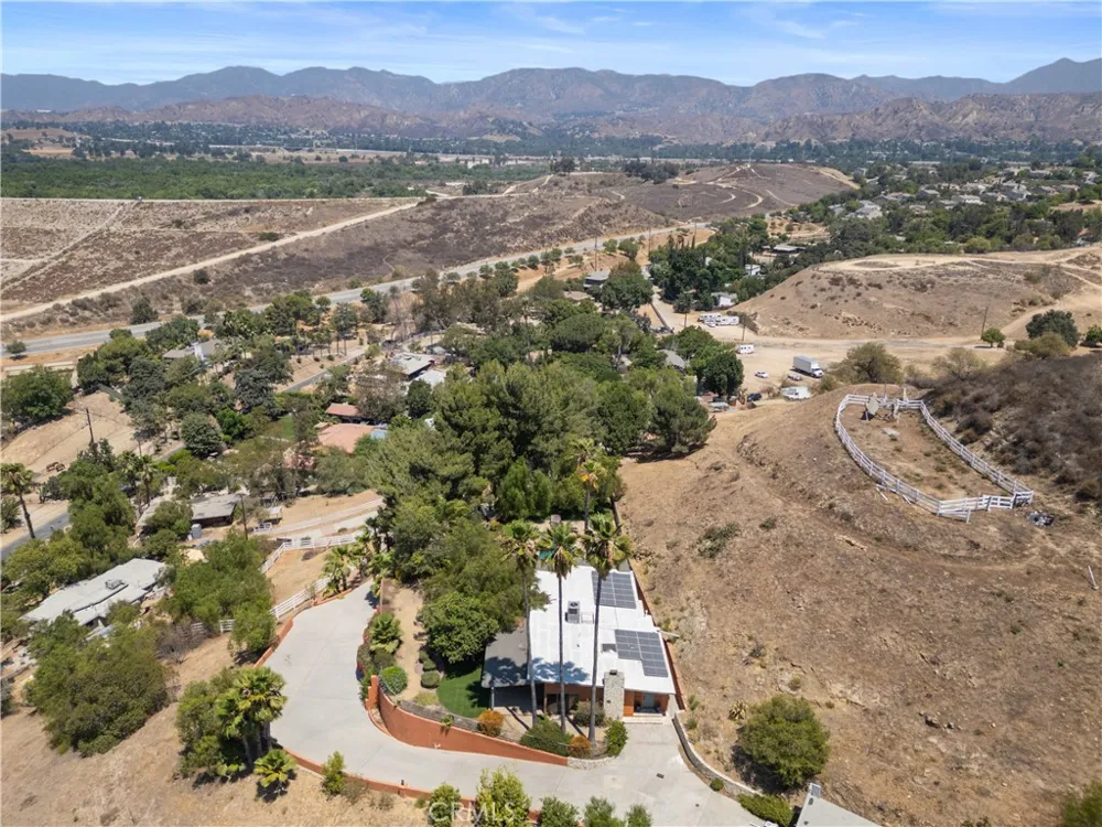 11064 Mcbroom Shadow Hills, CA 91040