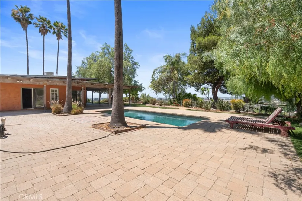 11064 Mcbroom Shadow Hills, CA 91040