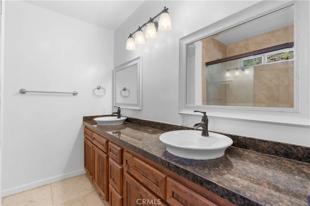 11064 Mcbroom Shadow Hills, CA 91040