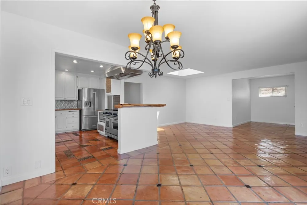 11064 Mcbroom Shadow Hills, CA 91040