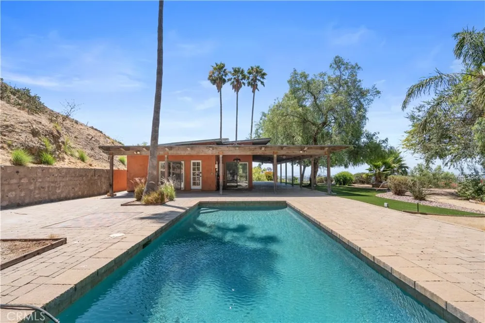 11064 Mcbroom Shadow Hills, CA 91040