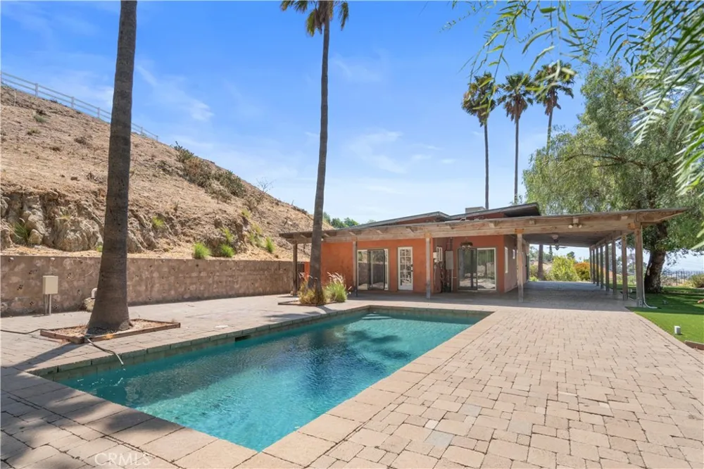 11064 Mcbroom Shadow Hills, CA 91040
