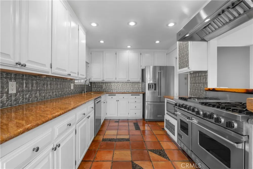 11064 Mcbroom Shadow Hills, CA 91040