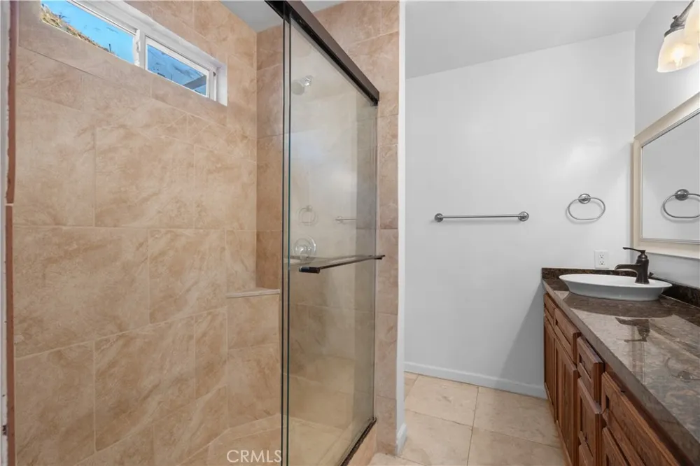11064 Mcbroom Shadow Hills, CA 91040