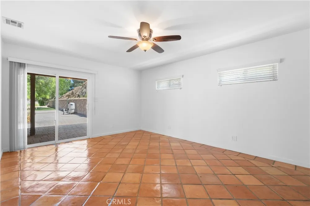 11064 Mcbroom Shadow Hills, CA 91040