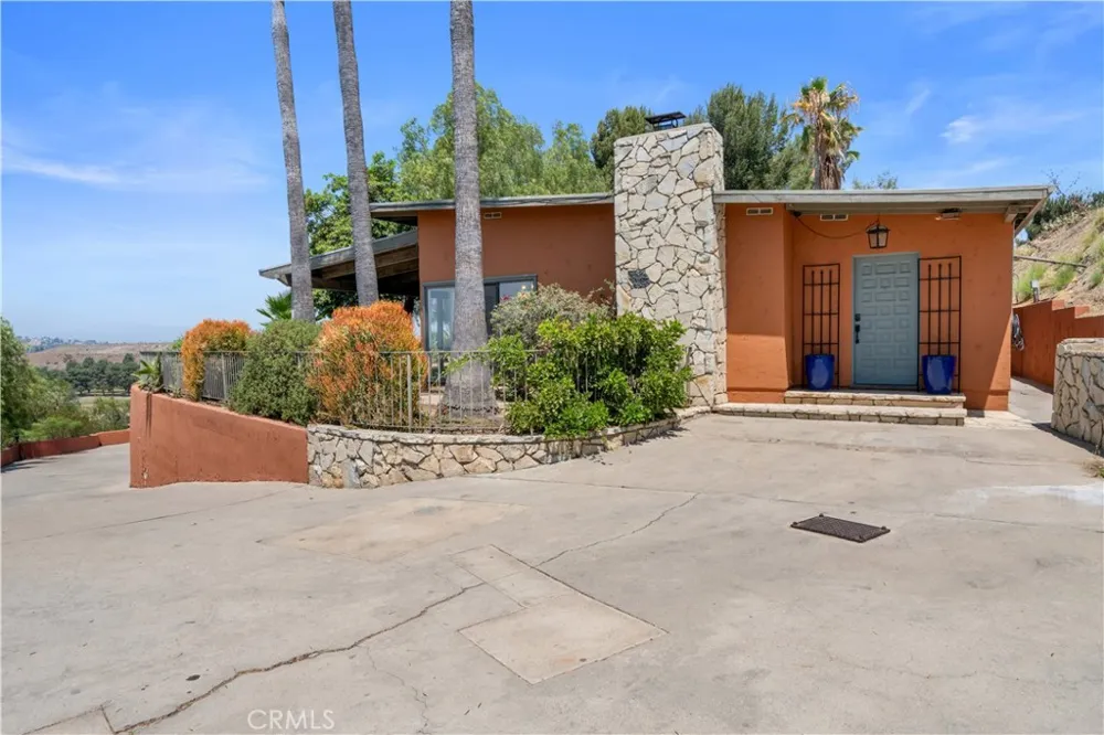 11064 Mcbroom Shadow Hills, CA 91040
