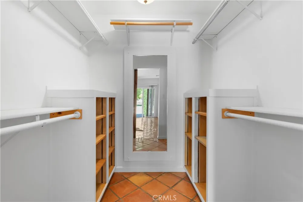 11064 Mcbroom Shadow Hills, CA 91040
