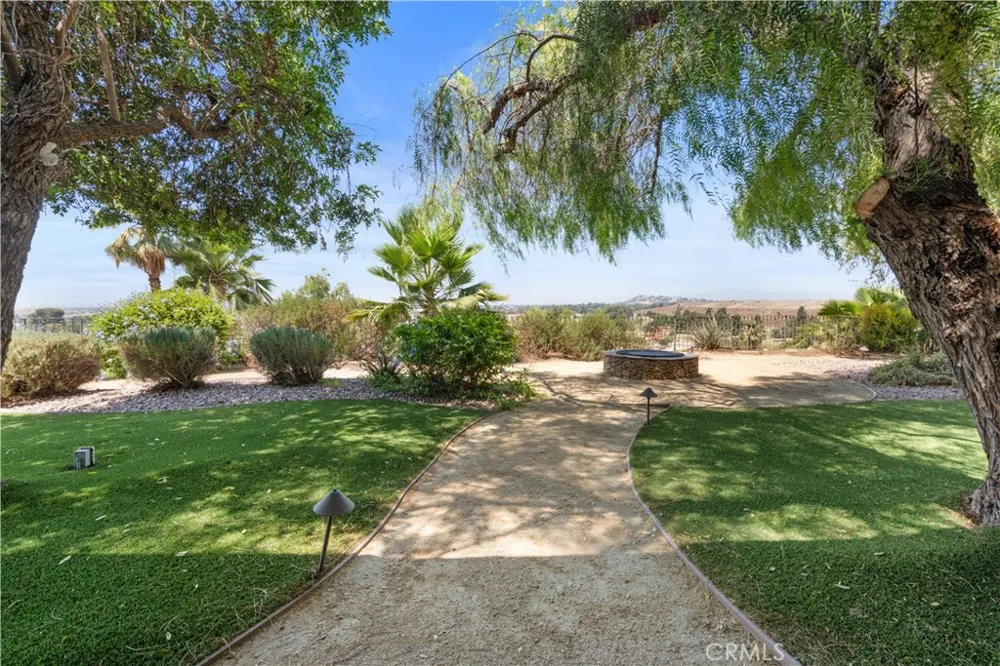 11064 Mcbroom Shadow Hills, CA 91040