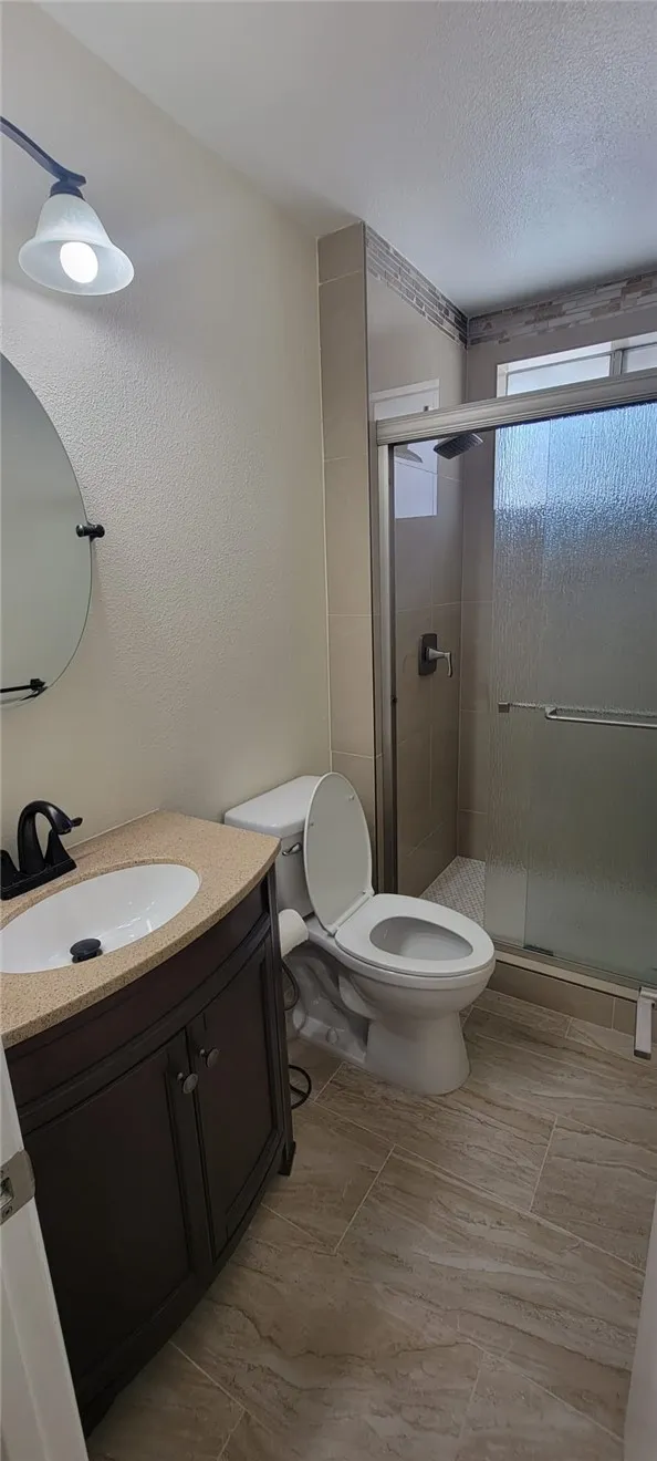 18611 Collins Street #E 33 Tarzana, CA 91356