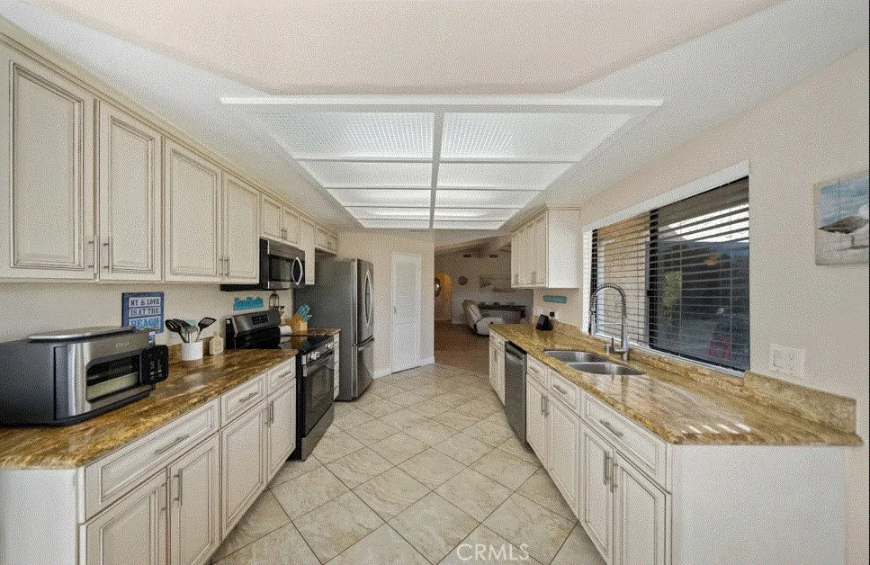22032 W San Joaquin Drive Canyon Lake, CA 92587