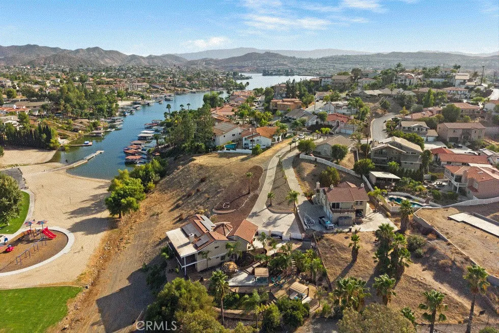 22032 W San Joaquin Drive Canyon Lake, CA 92587