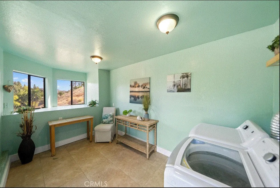 22032 W San Joaquin Drive Canyon Lake, CA 92587