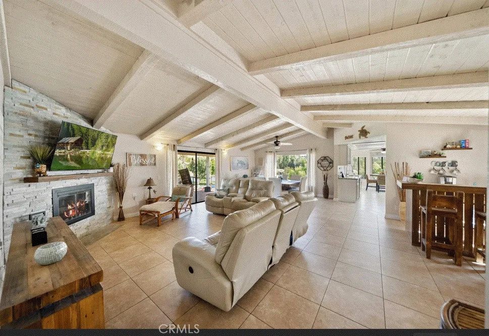 22032 W San Joaquin Drive Canyon Lake, CA 92587