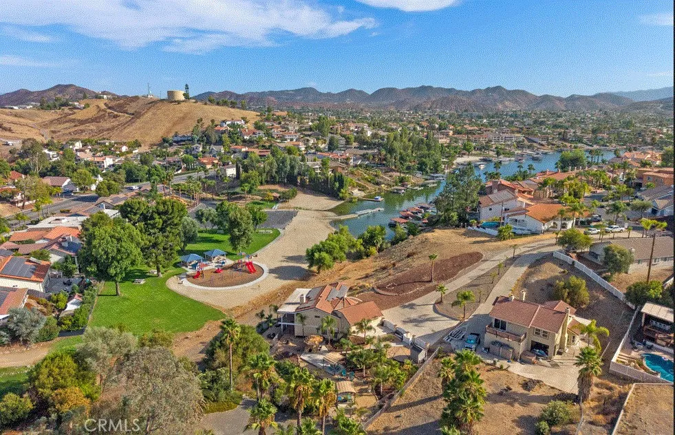 22032 W San Joaquin Drive Canyon Lake, CA 92587