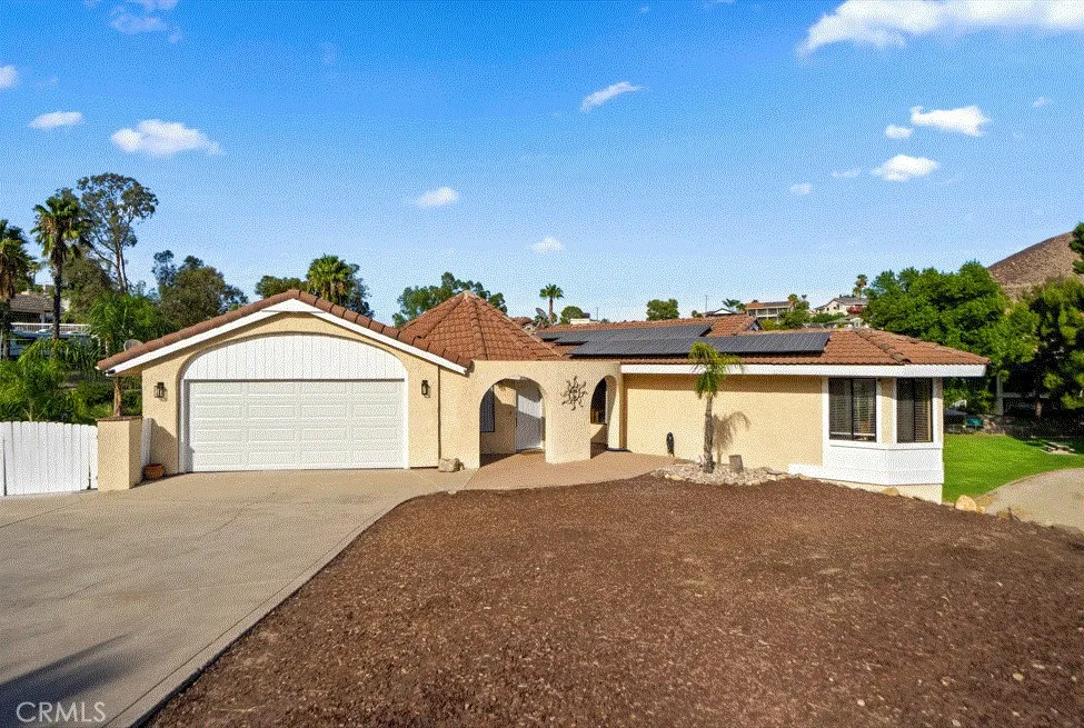 22032 W San Joaquin Drive Canyon Lake, CA 92587