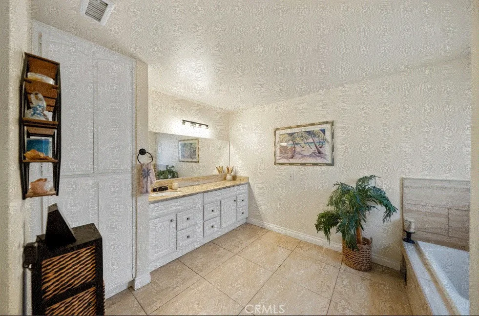22032 W San Joaquin Drive Canyon Lake, CA 92587