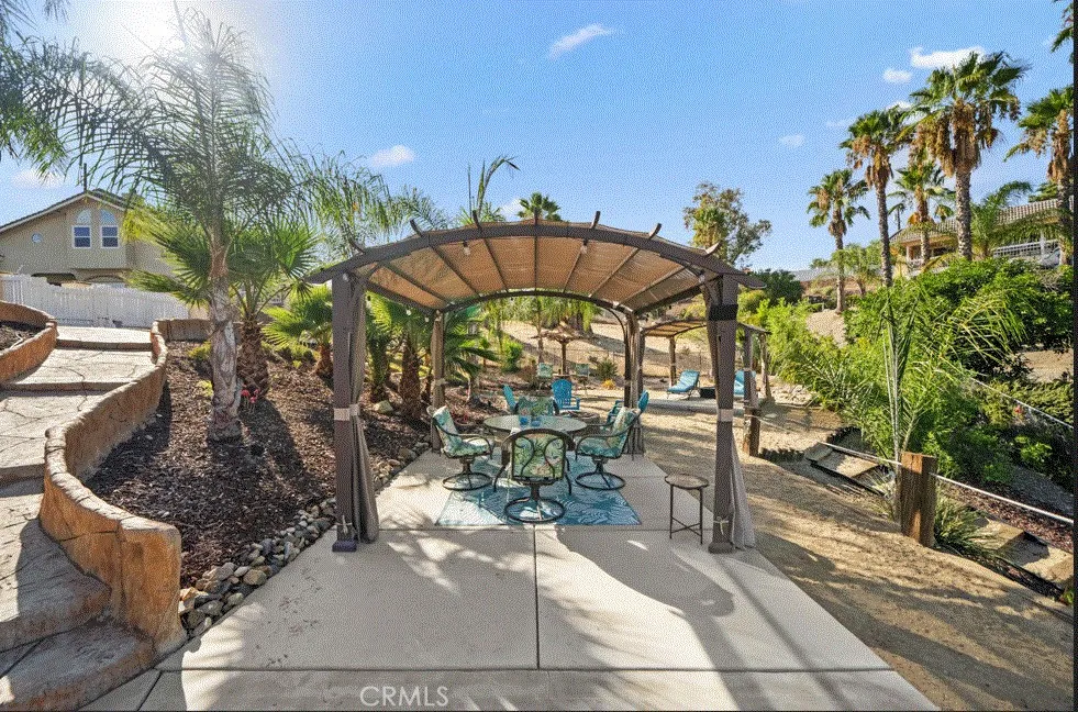 22032 W San Joaquin Drive Canyon Lake, CA 92587